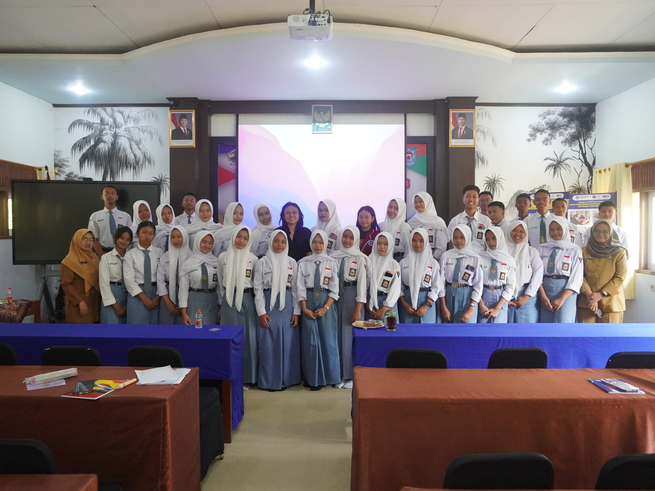 PELATIHAN MEMBUAT KONTEN PUBLIKASI SEKOLAH BERSAMA IBU WAHYU UTAMI DARI JOGJA FILM ACADEMY