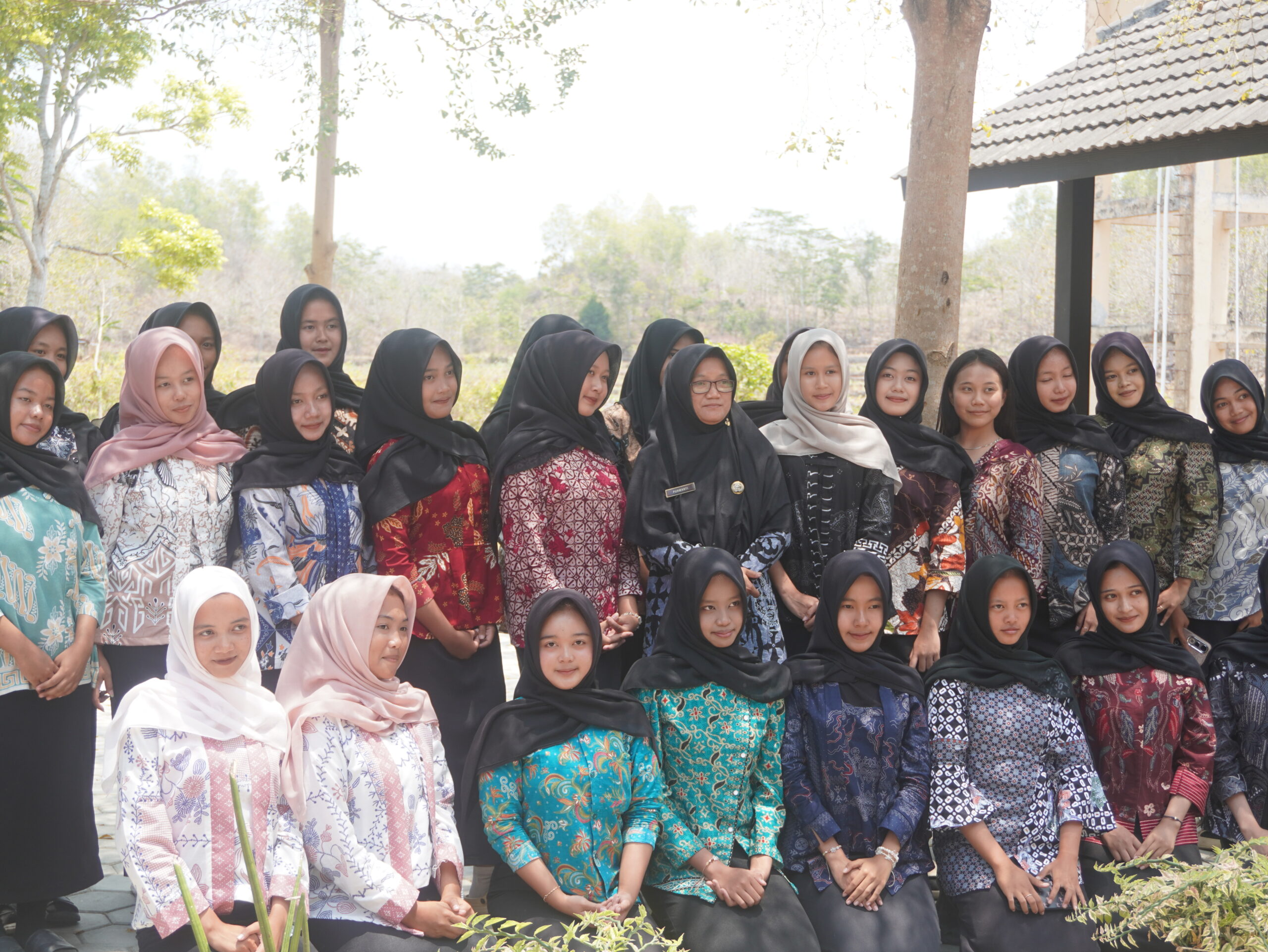 Semarak Hari Batik Nasional 2026 di SMK Negeri 1 Pracimantoro